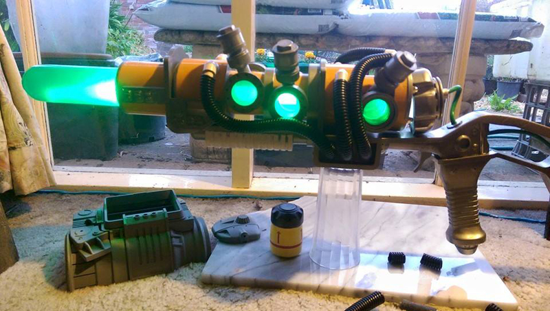 Illustration for article titled Replica Fallout Plasma Rifle Looks Hot